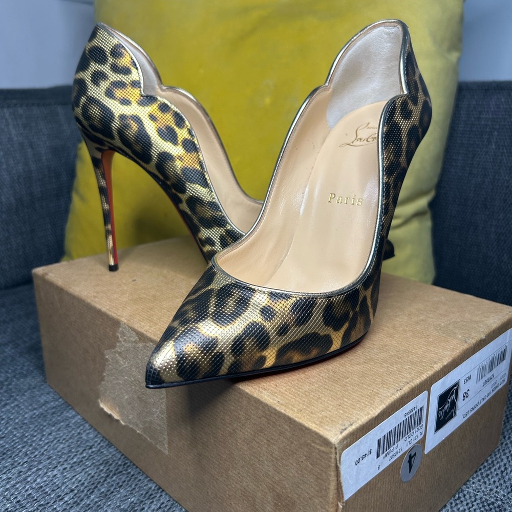 Christian Louboutin Hot Chick Gold size 38